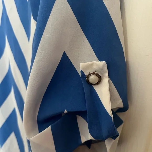 Boutique Chevron V-Neck Blue and White Women's Top - Picture 3 of 5